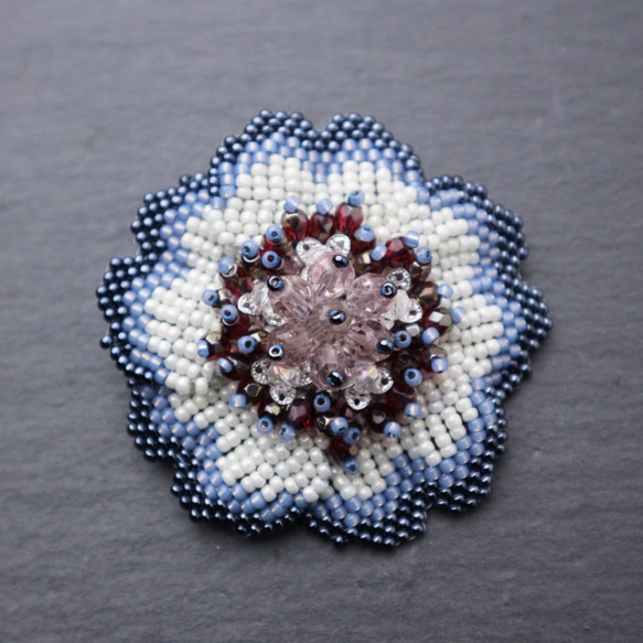 Beaded Flower Brooch (Blue) 第2張的照片