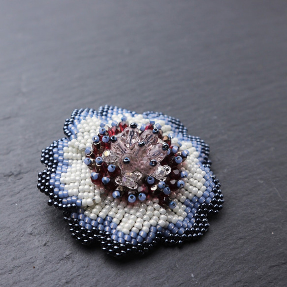 Beaded Flower Brooch (Blue) 第4張的照片