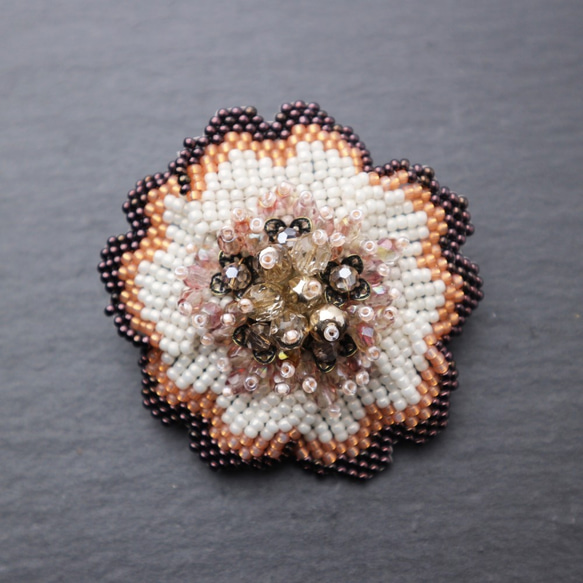 Beaded Flower Brooch (Orange) 第2張的照片