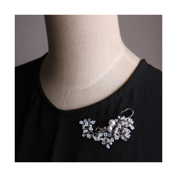 Beaded Flower Brooch(Silver) 第1張的照片