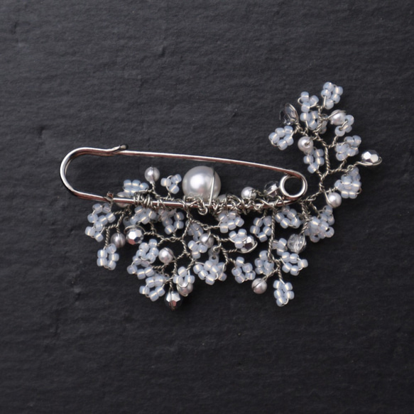 Beaded Flower Brooch(Silver) 第5張的照片