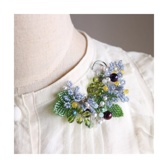 Beaded Flower Brooch 第1張的照片