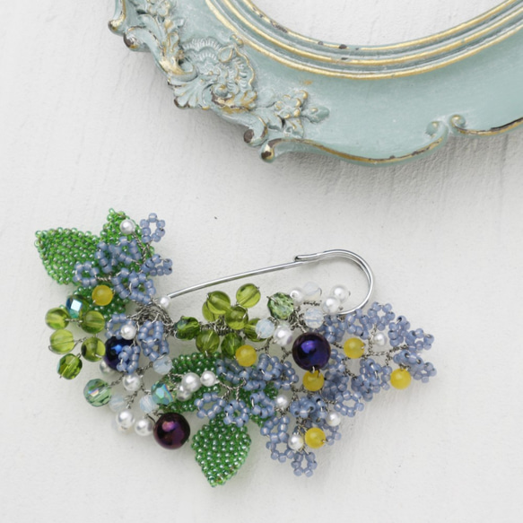 Beaded Flower Brooch 第8張的照片