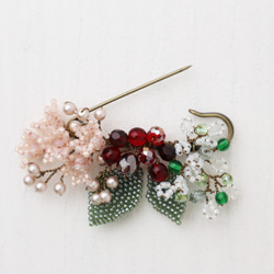 Beaded Flower Brooch 第4張的照片