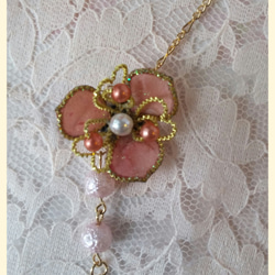 一点もの✨大人なピンクバラプリザの花びらネックレス 2枚目の画像
