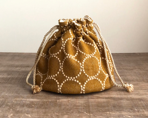 wool tambourine 丸底の巾着バッグ(mustard×beige) ミナペルホネン