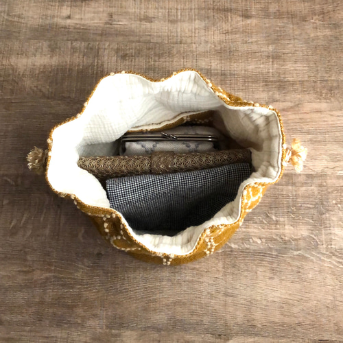 wool tambourine 丸底の巾着バッグ(mustard×beige) ミナペルホネン