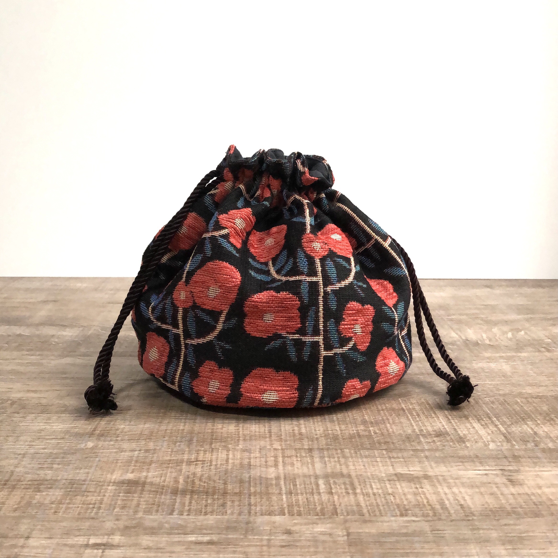 ゴブラン　丸底巾着ポーチ(ピンクの花)