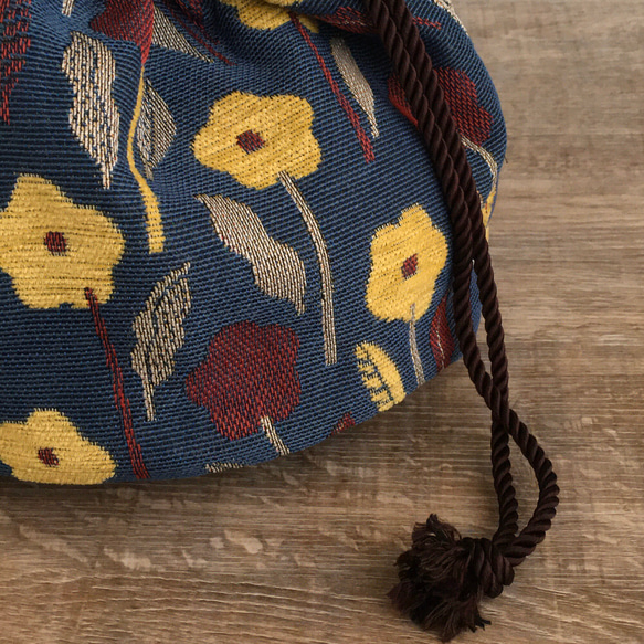 ゴブラン　巾着ポーチ(アズキと黄の花) 5枚目の画像
