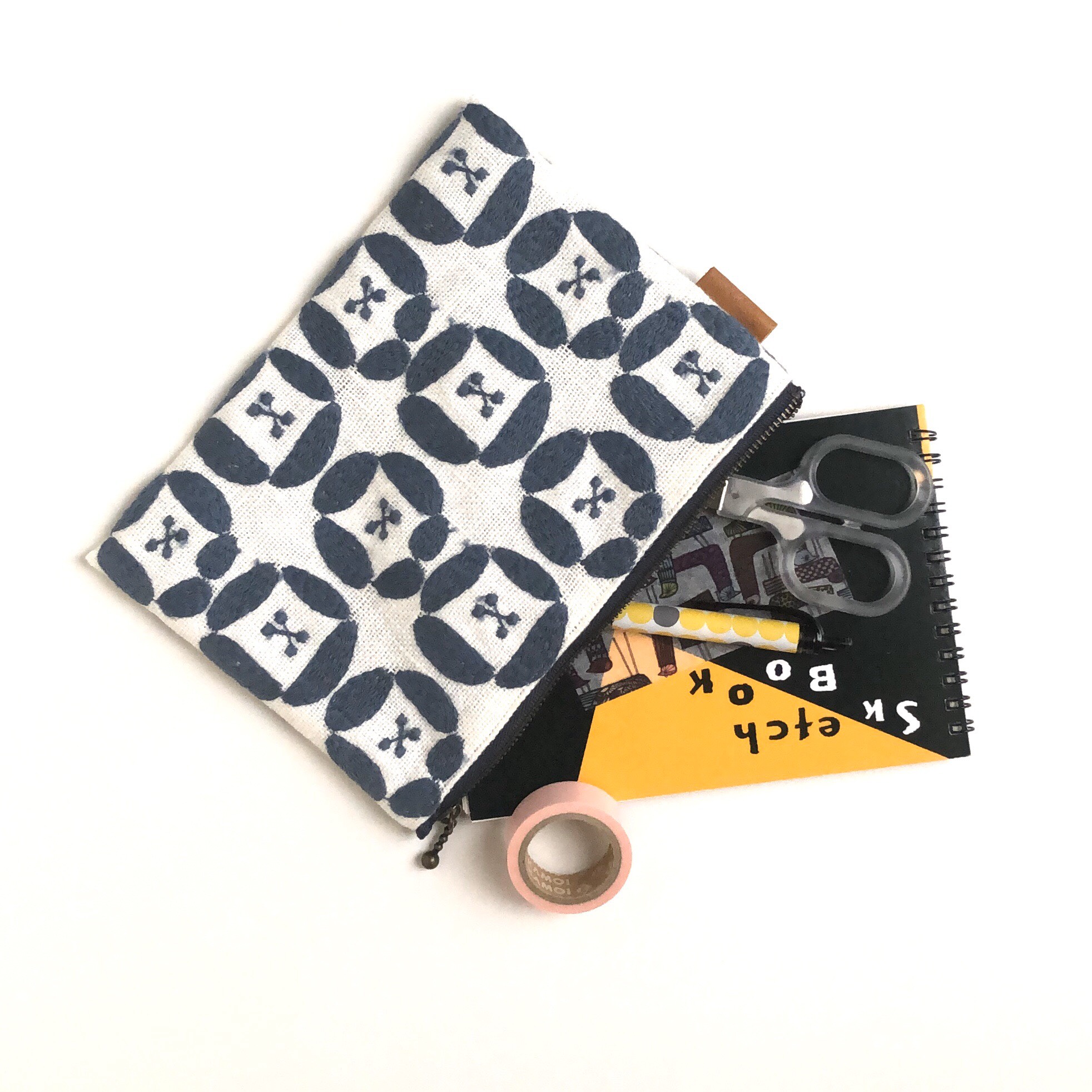 dear フラットポーチ(M,white) ミナペルホネンファブリック使用