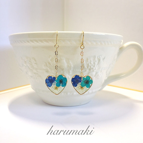 2499円✩アイヒメ山アジサイ✩*॰オリジナルピアス 樹脂 押し花 アクセサリー ブルー系の押し花アクセサリー ピアス（フック・チェーン） mafleur