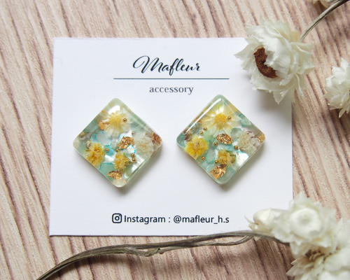 レジン ピアス イエロー ドライフラワー 春 夏 1粒タイプ カスミソウ 不規則 ﾜﾝｺｲﾝ♡レジン イエロー ドライフラワー 額縁 アンティーク