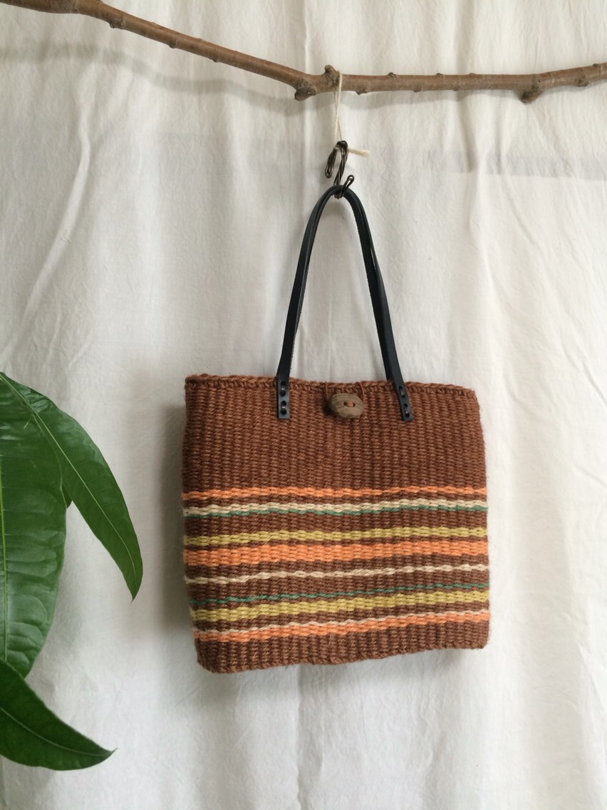 【1点物】手染め麻ひも 輪織りのてさげバッグ　チョコ