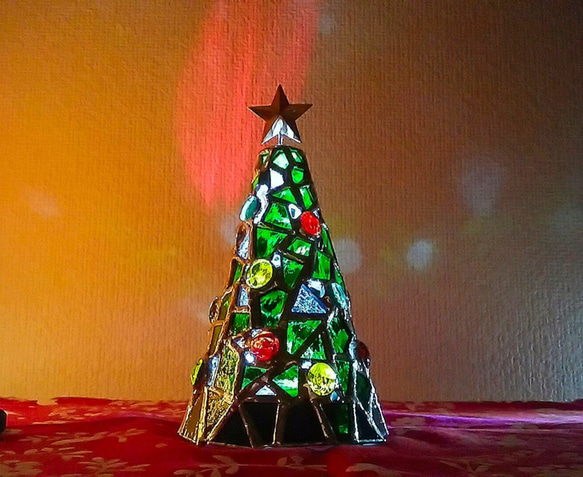 いく様オーダー作品「ガラスのクリスマスツリーLEDライト付き」 3枚目の画像
