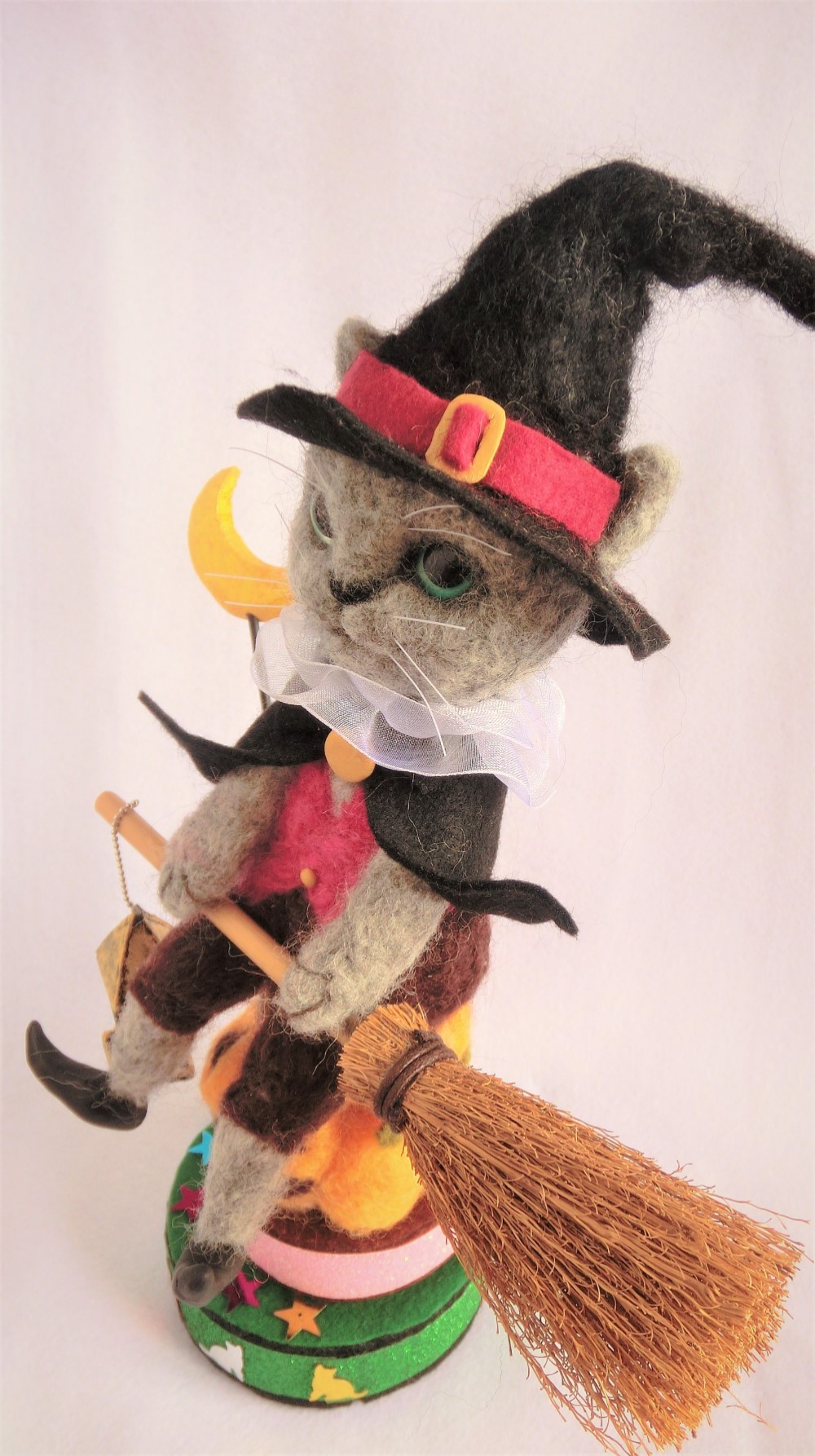 羊毛フェルト　ハンドメイド　ハロウィン☆子猫ちゃんの魔法使い☆カボチャ