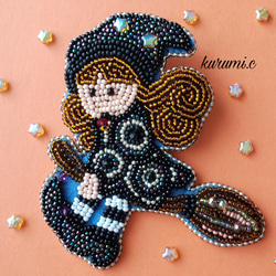 イルカメ 魔女ハット クリームソーダ ビーズ 刺繍ブローチ ビーズ刺繍のクリームソーダブローチ - 星と糸 | minne byGMO