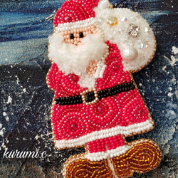 サンタクロースのビーズ刺繍ブローチ 1枚目の画像