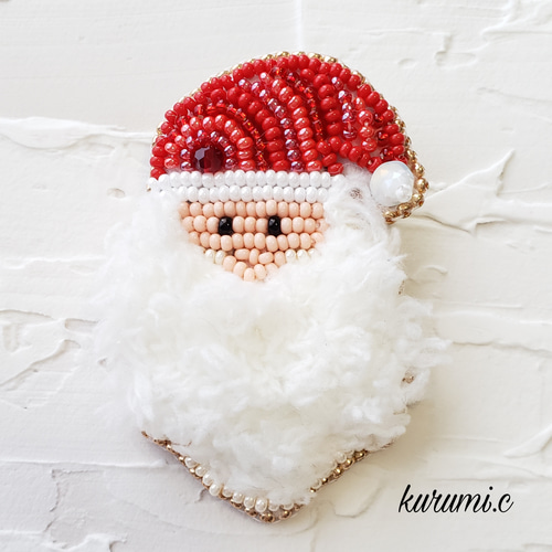 モコモコ髭のサンタクロースのビーズ刺繍ブローチ ブローチ TAKAYO
