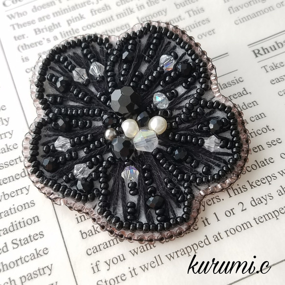 シックなお花のビーズ刺繍ブローチ 胸針・別針 TAKAYO 的作品