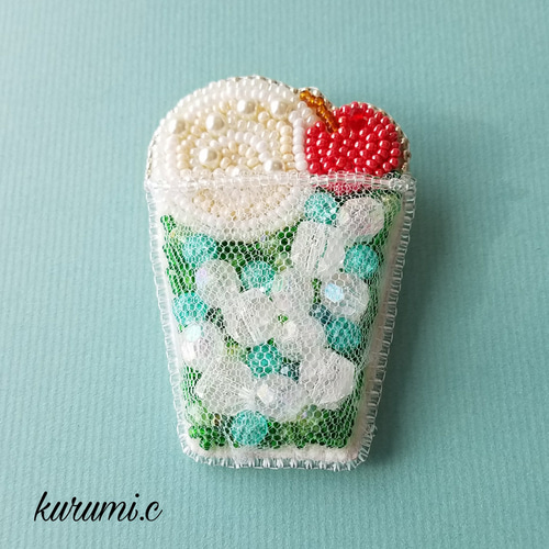 クリームソーダのビーズ刺繍ブローチ 胸針・別針 TAKAYO 的作品
