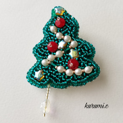 クリスマスツリーのビーズ刺繍ブローチ 2枚目の画像