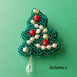 クリスマスツリーのビーズ刺繍ブローチ 3枚目の画像