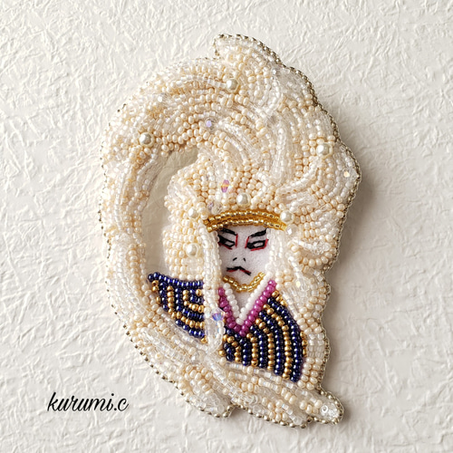 mizuka様オーダー 連獅子のビーズ刺繍ブローチ ブローチ TAKAYO 通販