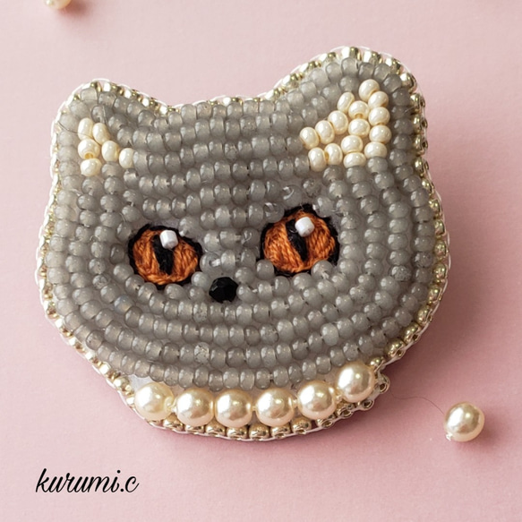 ★パリ発★【MACON&LESQUOY】手刺繍ブローチ≪グレーのネコ≫ ☆パリ発☆【MACON&LESQUOY】手刺繍ブローチ≪グレーのネコ