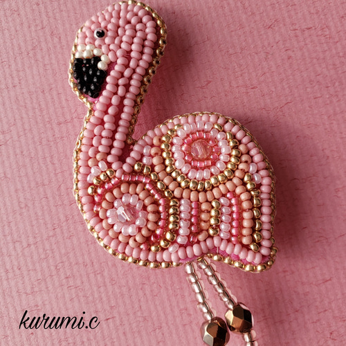 おすましフラミンゴのビーズ刺繍ブローチ ブローチ TAKAYO 通販