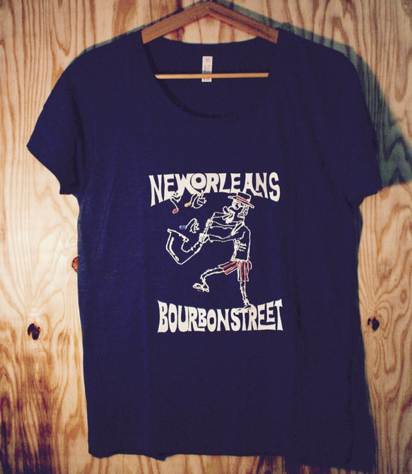 「ニューオリンズおっさん」手刺繍レディースTシャツ 1枚目の画像