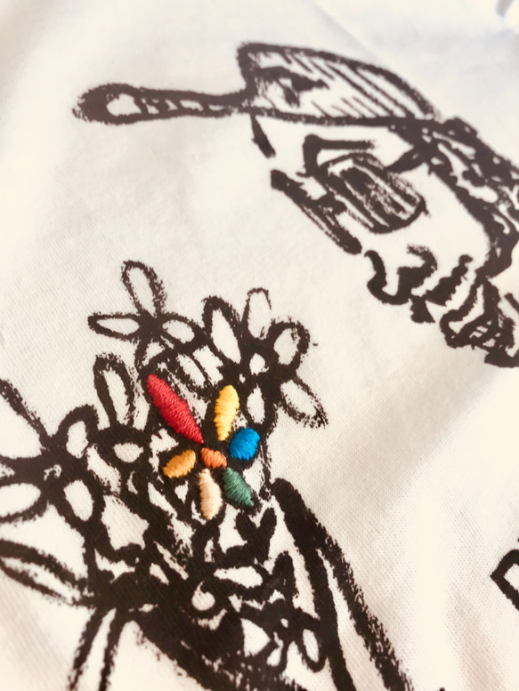 「花束でプリーズ」オリジナルイラスト 手刺繍 Tシャツ 2枚目の画像