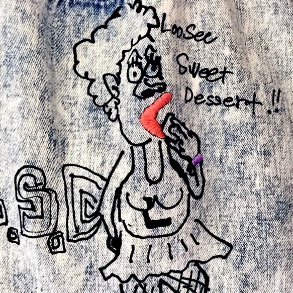 「ルーシーは食いしん坊」オリジナルイラスト デニム 手刺繍 トートバッグ中 2枚目の画像