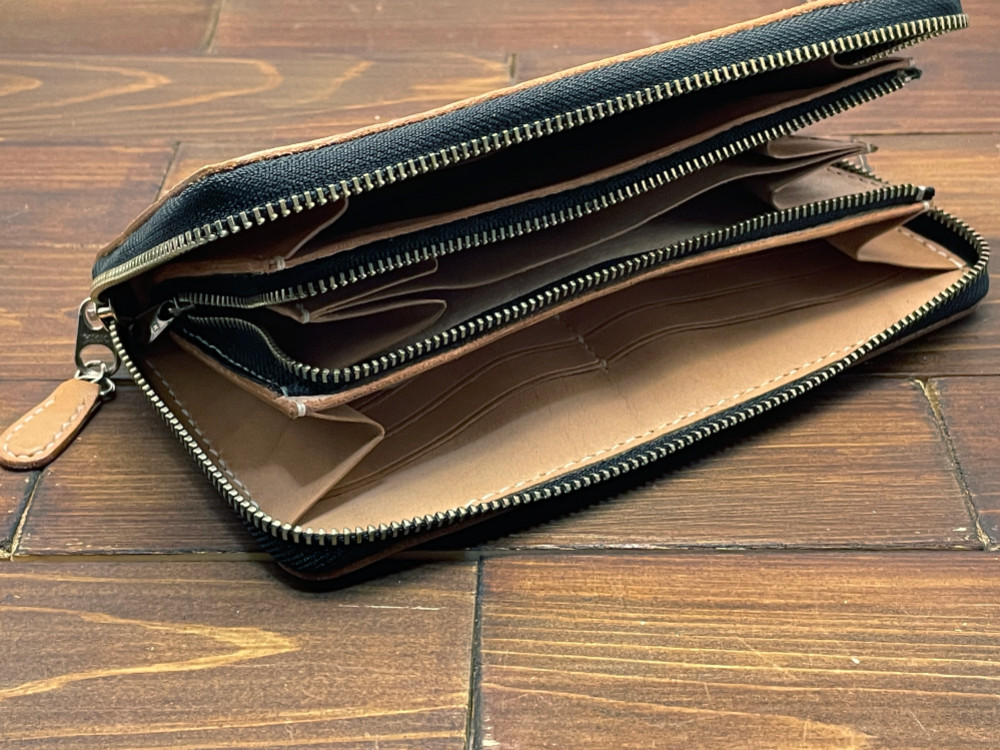 【アウトレット】たくさん入る！人気のラウンドファスナー長財布【ナチュラル】