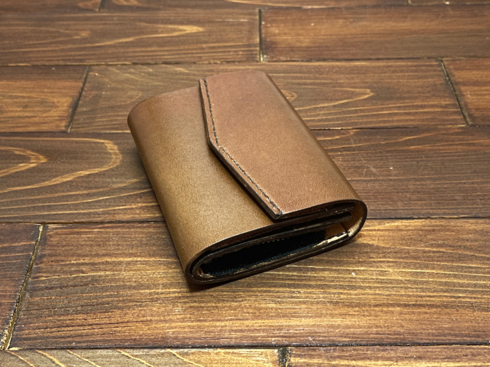 お札を折らずに入れられる極小ミニミニ財布Mサイズ【牛革茶】