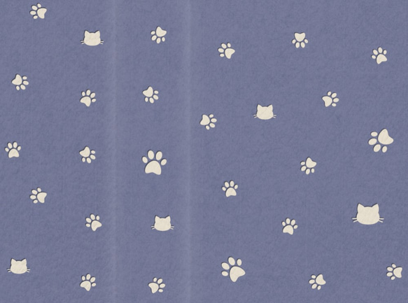 無料で名入れができる！ネコ足ドット柄デザインの手帳型スマホケースです。ネコ好きの方にオススメです 3枚目の画像