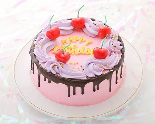 サクランボキャンドルの生クリームデコレーショピンクショコラ