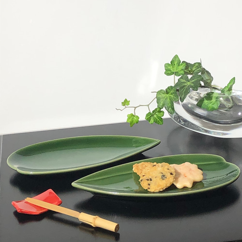 緑釉笹形付出皿　陶器　皿　葉っぱ形　笹の葉　笹のプレート 緑釉笹形付出皿陶器皿葉っぱ形笹の葉笹のプレート