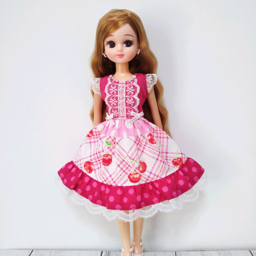 22cmドール服 さくらんぼ柄♡フリルワンピース リカちゃん服 ブライス