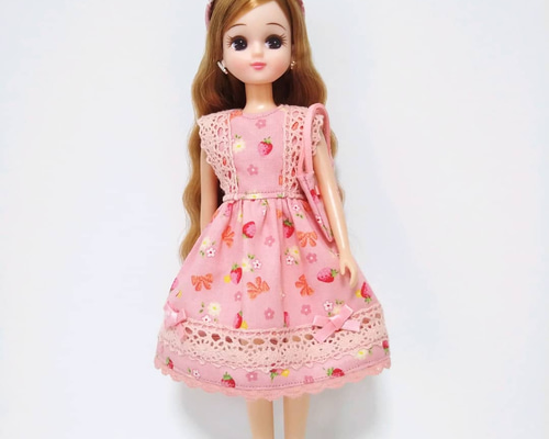 流行に  22cmドール服 いちご柄♡ワンピース ブライス リカちゃん服 着せ替え服・アウトフィット