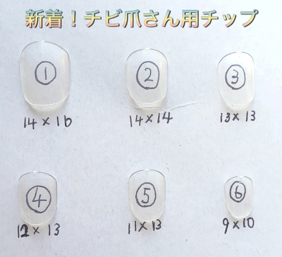 バラとビジューのネイル 5枚目の画像