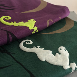 【月光グリーン】3D立体プリントのヤモリが目を引きます。シルクスクリーン多色刷★　和柄　Ｔシャツ　【Tシャツ工房三宝堂】 2枚目の画像