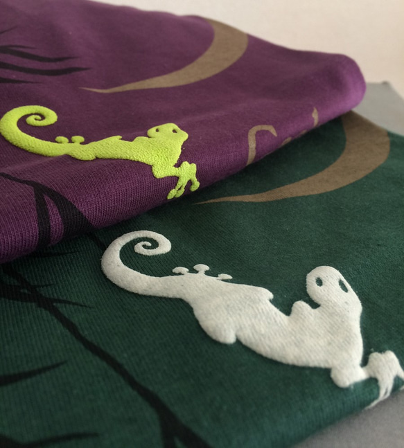 【月光グリーン】3D立体プリントのヤモリが目を引きます。シルクスクリーン多色刷★　和柄　Ｔシャツ　【Tシャツ工房三宝堂】 2枚目の画像