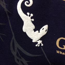 【月光★長袖★ネイビー】3D立体プリントのヤモリが目を引きます。★　和柄　Ｔシャツ　【Tシャツ工房三宝堂】 2枚目の画像
