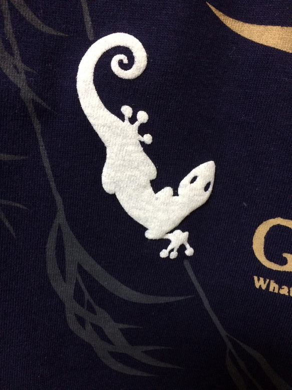 【月光★長袖★ネイビー】3D立体プリントのヤモリが目を引きます。★　和柄　Ｔシャツ　【Tシャツ工房三宝堂】 2枚目の画像