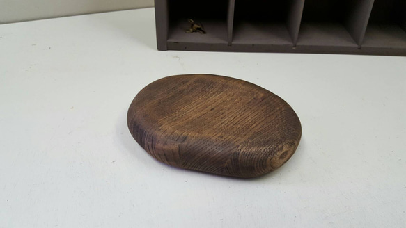 【sold】木の小皿　そらまめ型 2枚目の画像