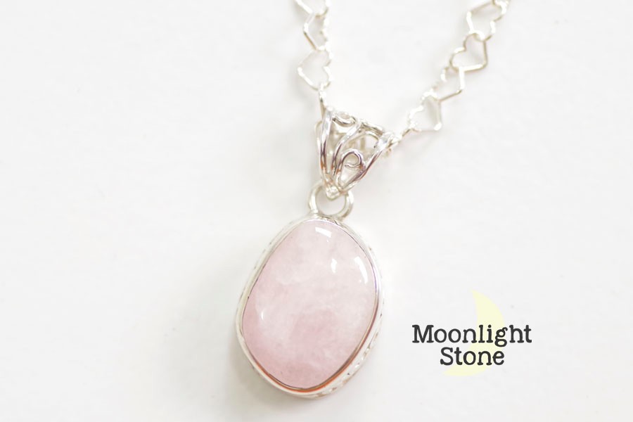 ふんわり優しいピンク。モルガナイトのシルバーネックレス 【Silver925】