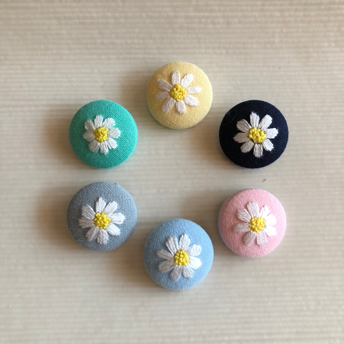 白いお花のくるみボタン ヘアゴムにも♡ ヘアゴム tumugi 通販 7121369  