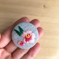 桃の花の刺繍ブローチ【リネン】 2枚目の画像