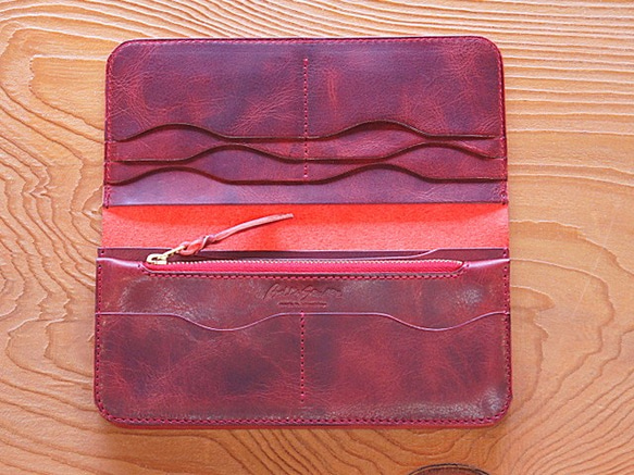 きめ細かい子牛の革で作った春色ワインレッドのシンプル長財布 長財布