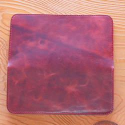 きめ細かい子牛の革で作った春色ワインレッドのシンプル長財布 3枚目の画像